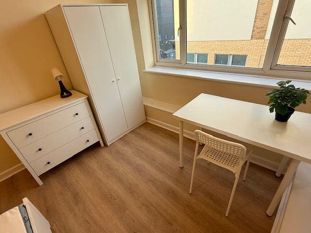 Swindon Town Centre Refurbished Rooms Main Photo