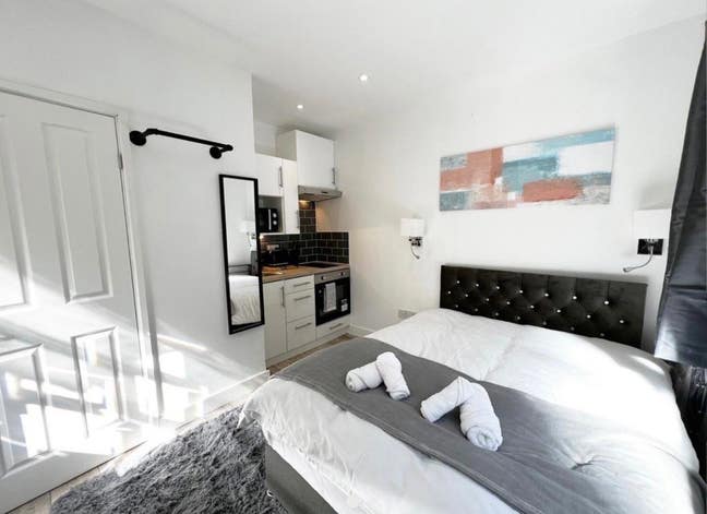 Modern converted studio - bills included  Main Photo