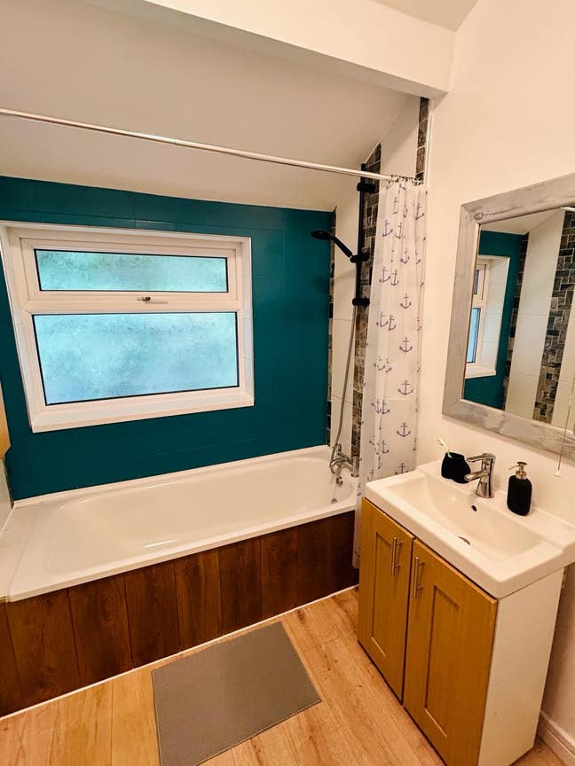 Spacious Double Room to Rent – Ideal for a Couple  Main Photo