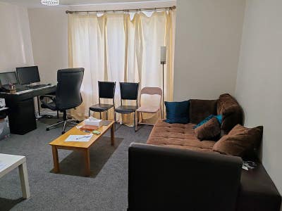 Spacious Single Room in Shared Flat Available Now! Main Photo