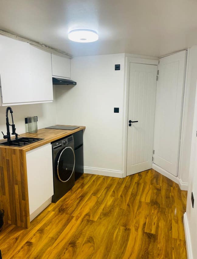 Smart Studio close to JR and Brookes Main Photo