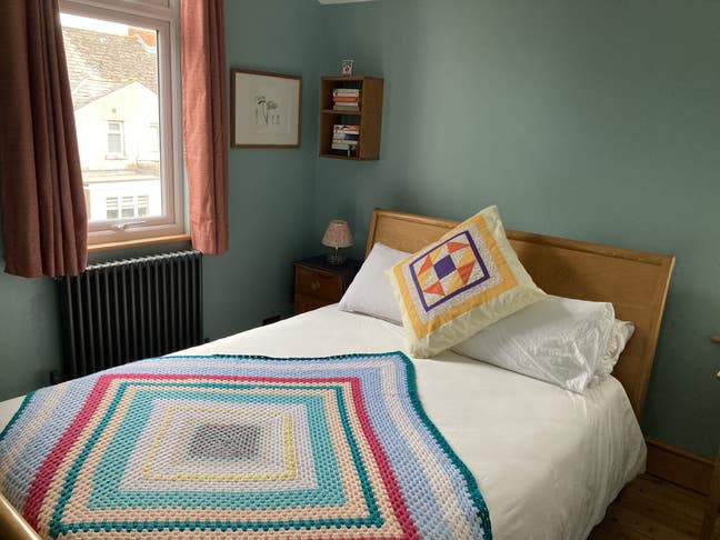 Roath en-suite room from 23 Feb - 21 March Main Photo