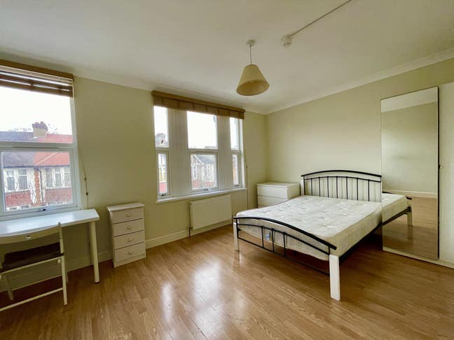 Perfect Living Space:Master Bedroom in Walthamstow Main Photo
