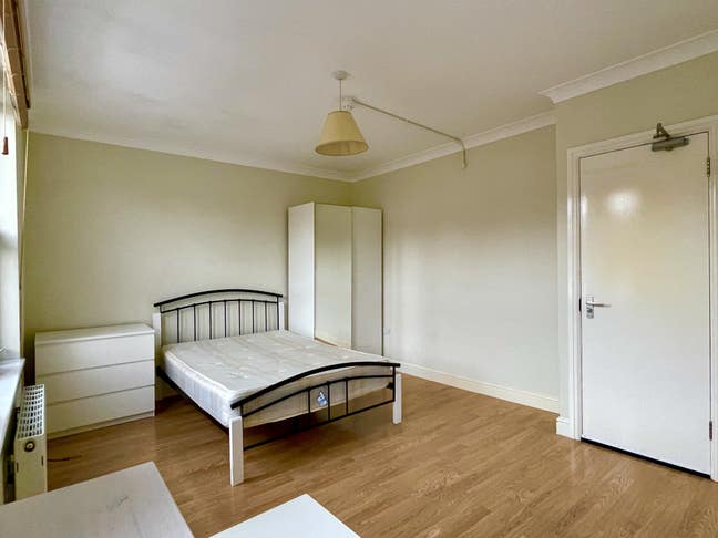 Perfect Living Space:Master Bedroom in Walthamstow Main Photo