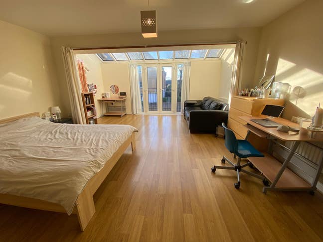Large room with conservatory  Main Photo
