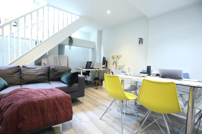 A Large 3 bedroom 2 bath maisonette property  Main Photo