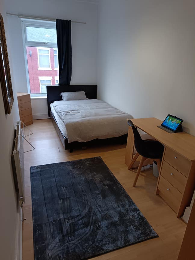 1 lovely room in a tidy 4 bed house - bills inc Main Photo