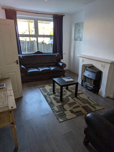 2  Double Bedrooms in Smart Modern Semi  Main Photo