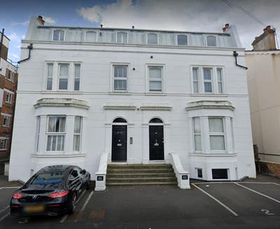 Modern 1-Bedroom Flat Main Photo