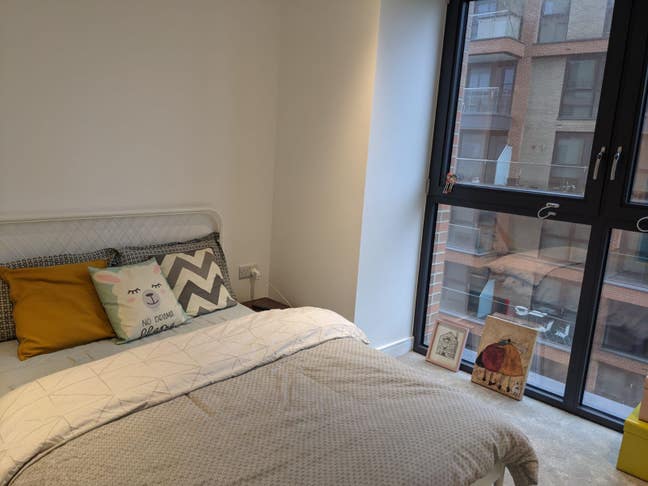 Lovely Bedroom - Private Bathroom in a Modern flat Main Photo