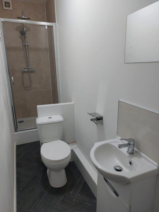 Ground Floor En-Suite Rooms in Central Leigh Main Photo
