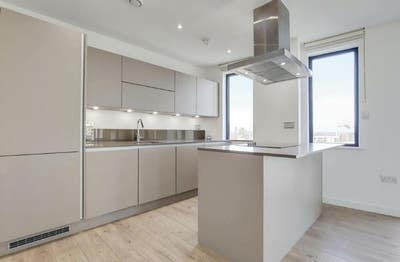 Double Room Available in Tower Hamlets Apartment Main Photo
