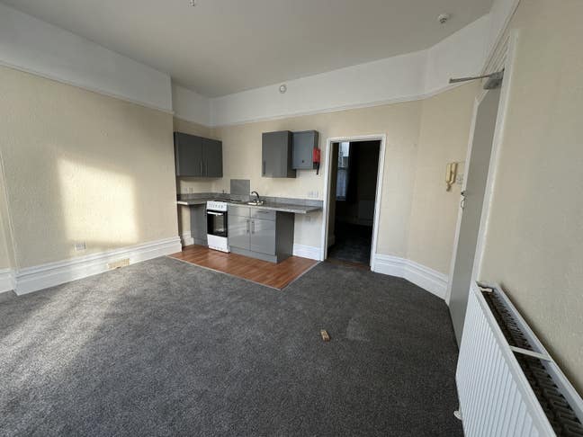 One bedroom self contained flat Main Photo