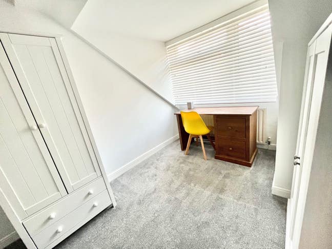 Large furnished room near Hove park Main Photo
