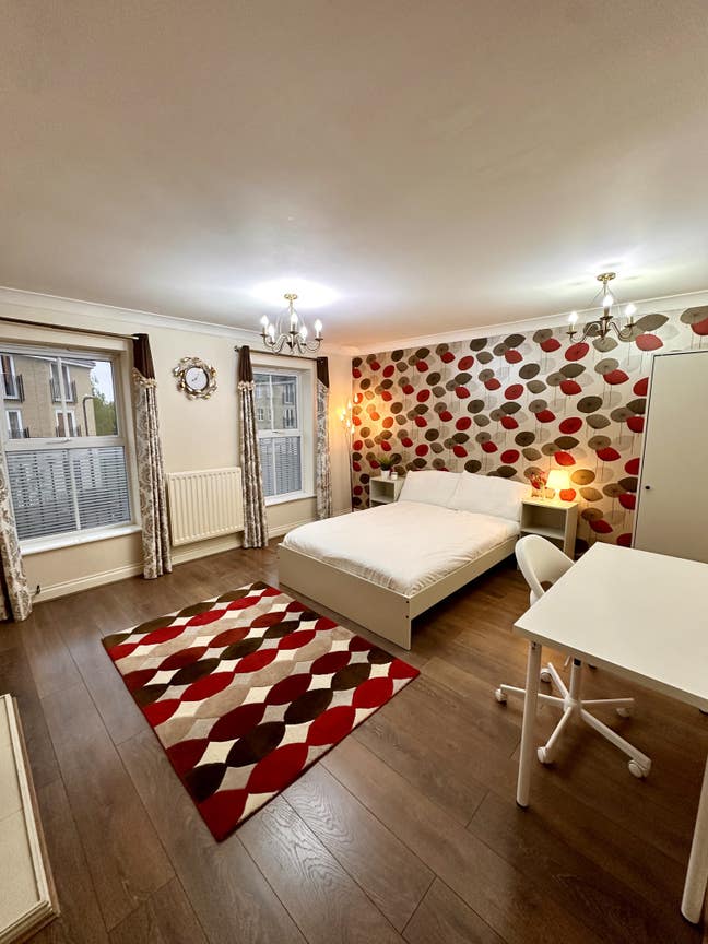 Large Double + Private Garden & Kitchen! Main Photo