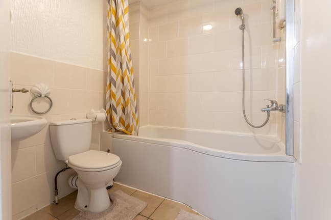 Cosy Large Single Bedroom in a Two Bedroom House Main Photo