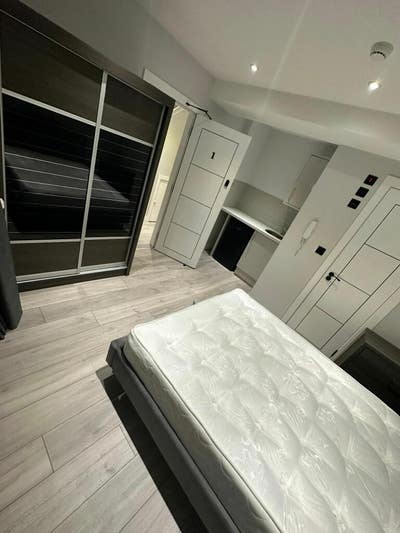 Rare Find en-suite luxury double room kitchenette  Main Photo