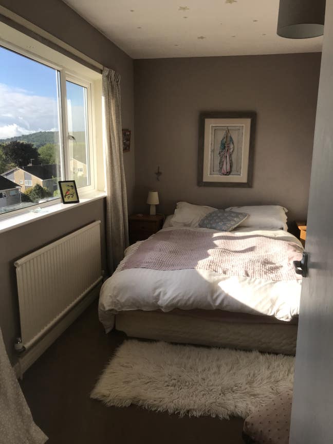 Large and bright furnished double room Main Photo