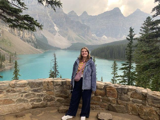 I am a professional female aged 29. I am look... Main Photo