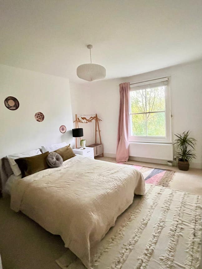 Beautiful ensuite - mid week let Main Photo