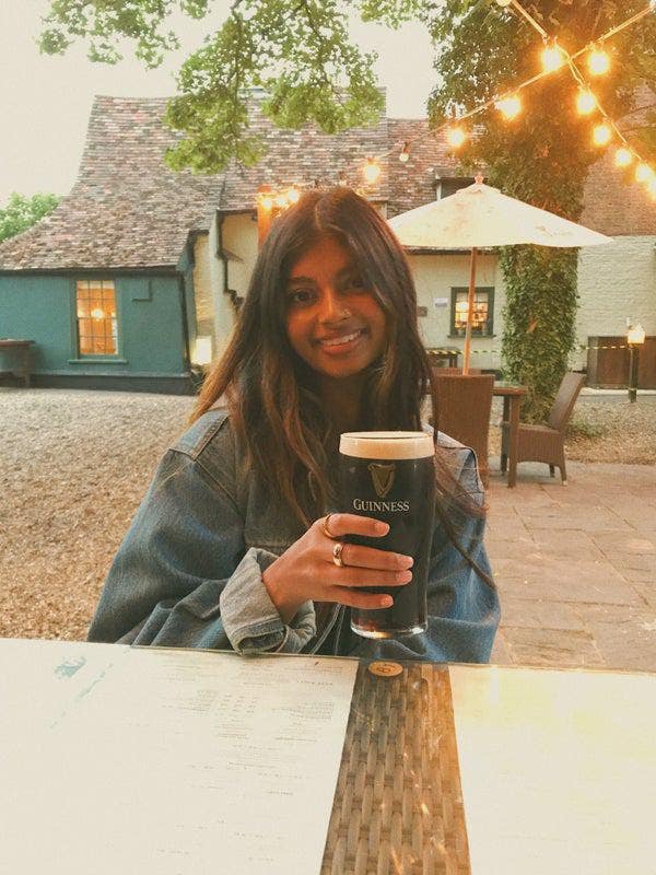 Hey!   Im Reshaylia, a 29 year old Dentist ... Main Photo