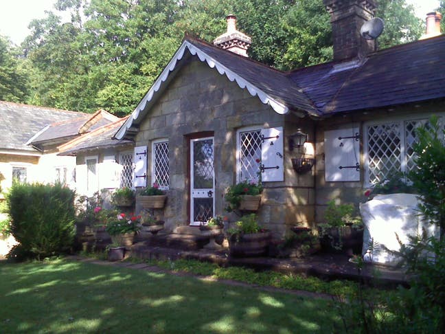 Character Cottage Main Photo