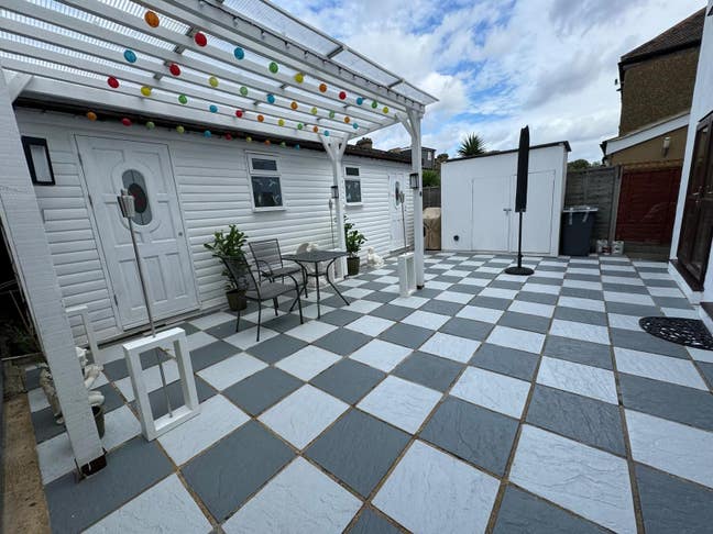 Stylish Room E13 Reduced rent for help mins 2 Tube Main Photo