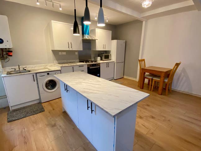 Spare Bedroom, New kitchen, living, bill included Main Photo