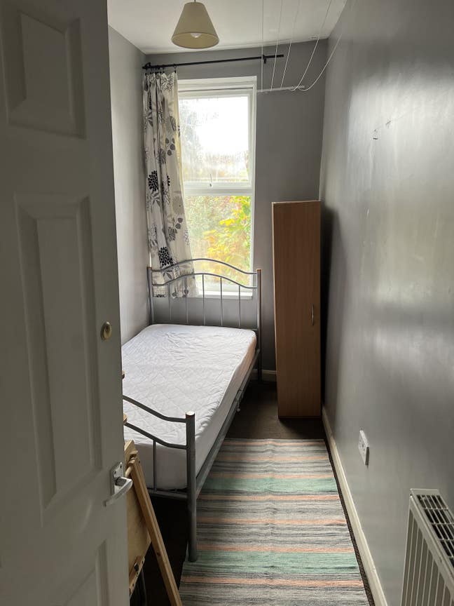 Small Single Room(All Bills Inclusive) Main Photo