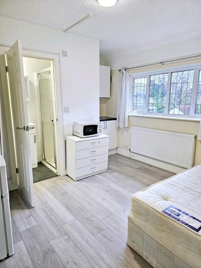 Furnished: Double Ensuite Room : All Bills Inc Main Photo