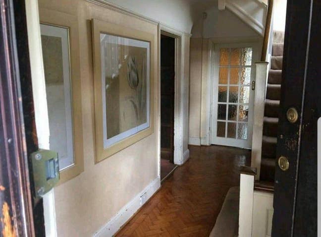 Good sized room in amazing house Main Photo