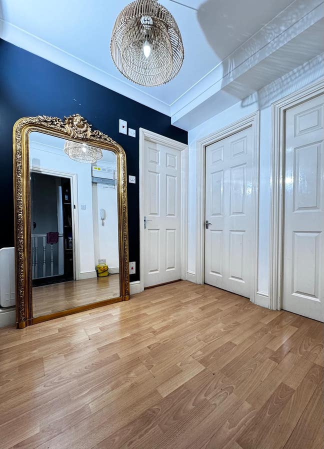 ***Nice Double Room in an Excellent Location*** Main Photo