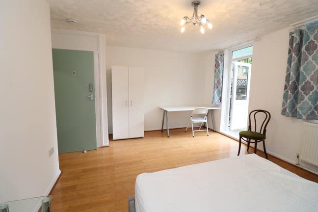 Move-In Ready, Fully Furnished Rooms - CanaryWharf Main Photo