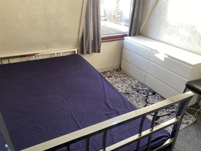  Spacious  Semi-Double  Room  for  Single Female Main Photo