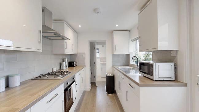 *Double room close to Medway Hospital is available Main Photo