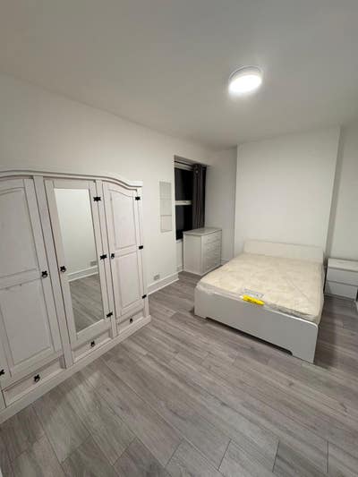 Large Double in Recently Refurbished Flat Main Photo