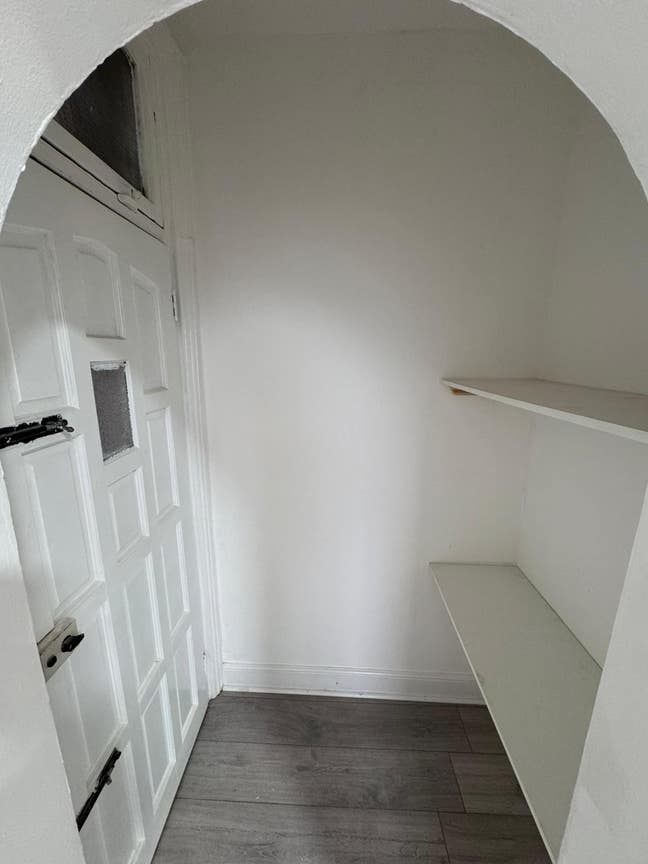 Large Room in Recently Refurbished Flat Main Photo