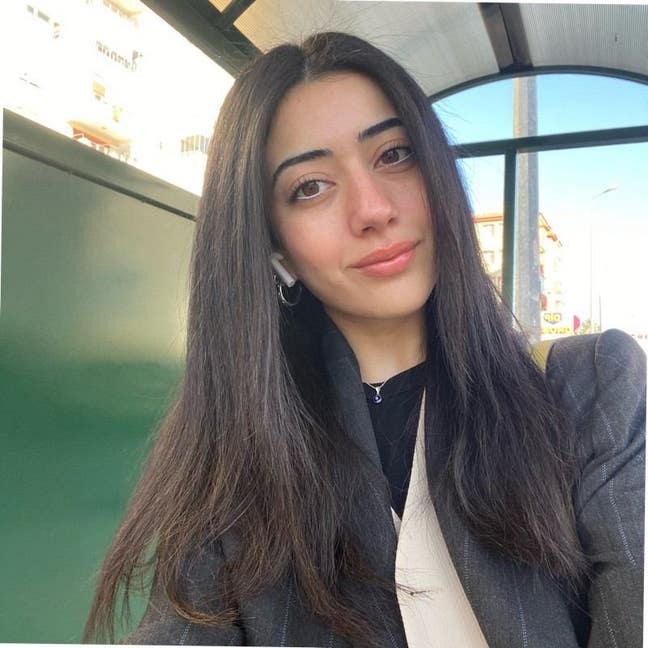 I am a female student aged 24. I am looking f... Main Photo