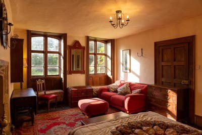 Large Room in Country Manor on Private Estate Main Photo