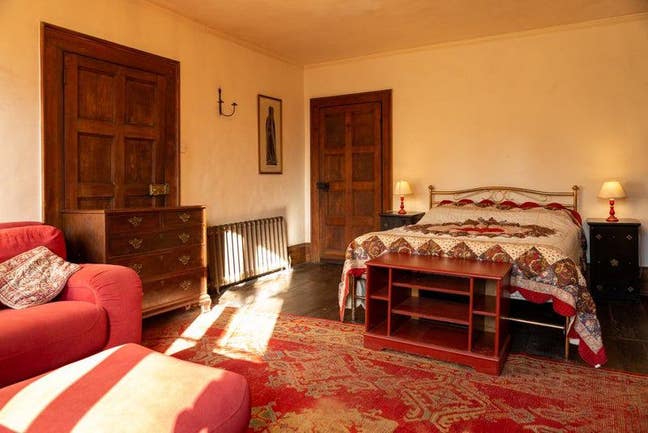 1 x Large Room in Country Manor on Private Estate Main Photo