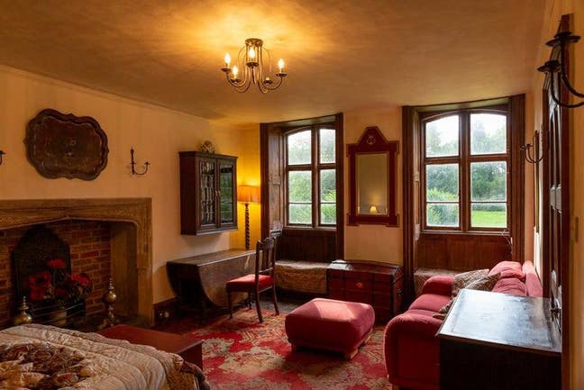 2 x Large Rooms in Country Manor on Private Estate Main Photo