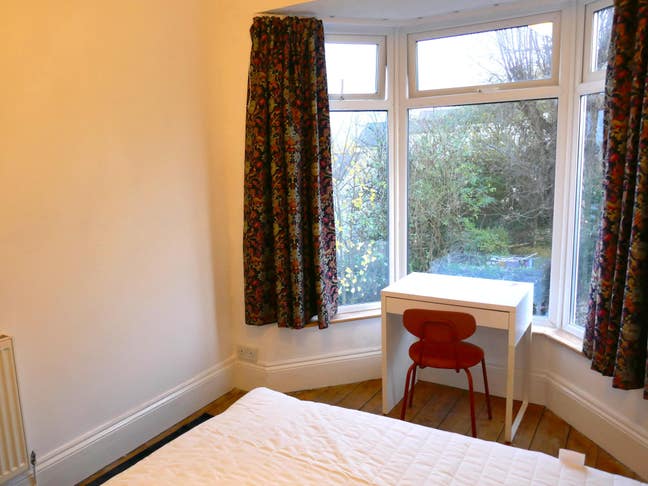 Double room in big house near to town centre Main Photo