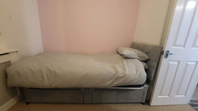 A single bedroom Main Photo