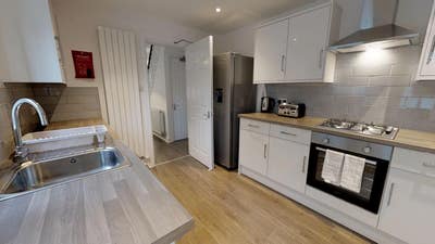 Double room 100 meters to Medway Hospital  Main Photo