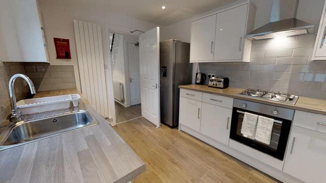 Double room 100 meters to Medway Hospital  Main Photo