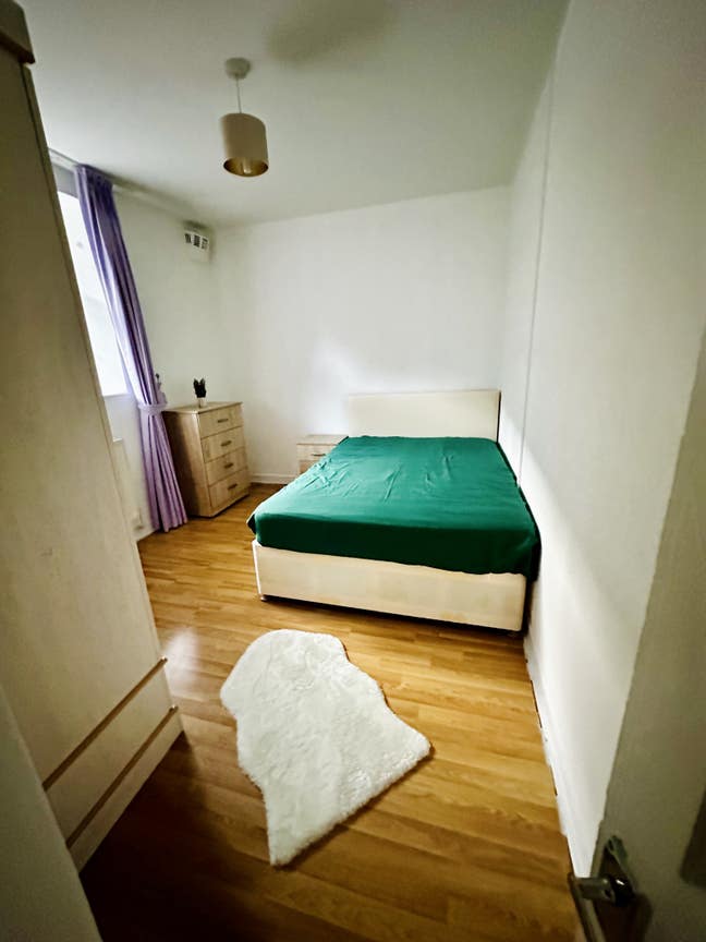 Beautiful Rooms at Victoria Park Main Photo