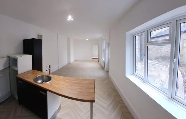 Spacious Balham Flat Main Photo