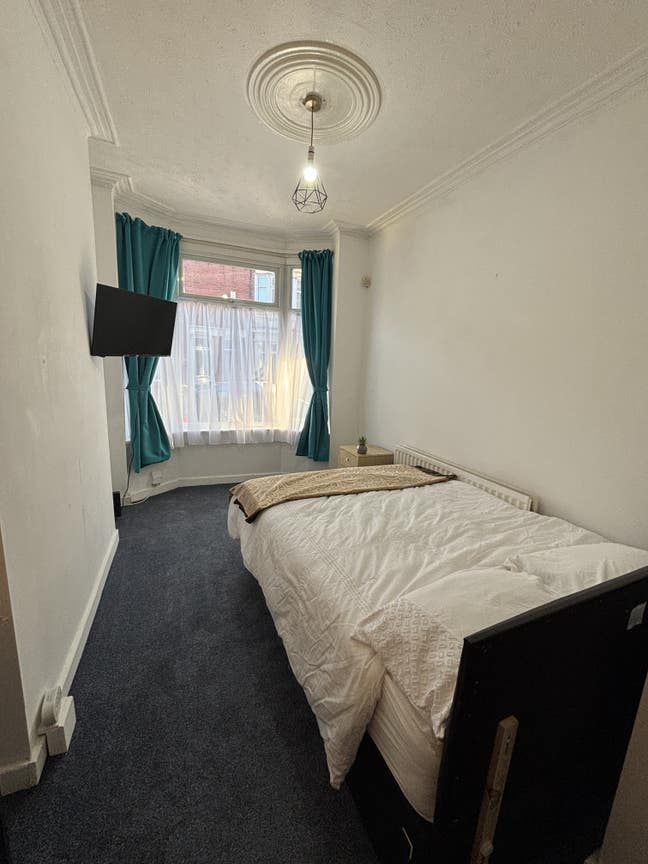 Gorgeous Doubles - Working or Student - Caxton St  Main Photo