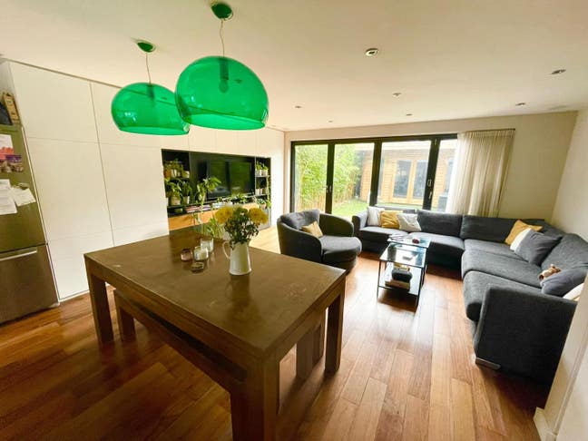 Room available in furnished Balham house from May Main Photo