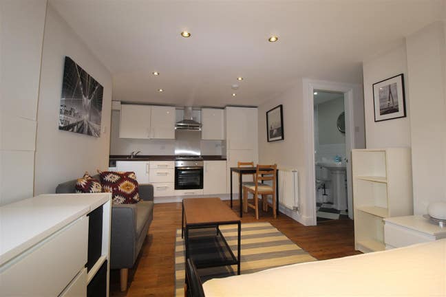 Studio Apartment in Kirkstall Main Photo